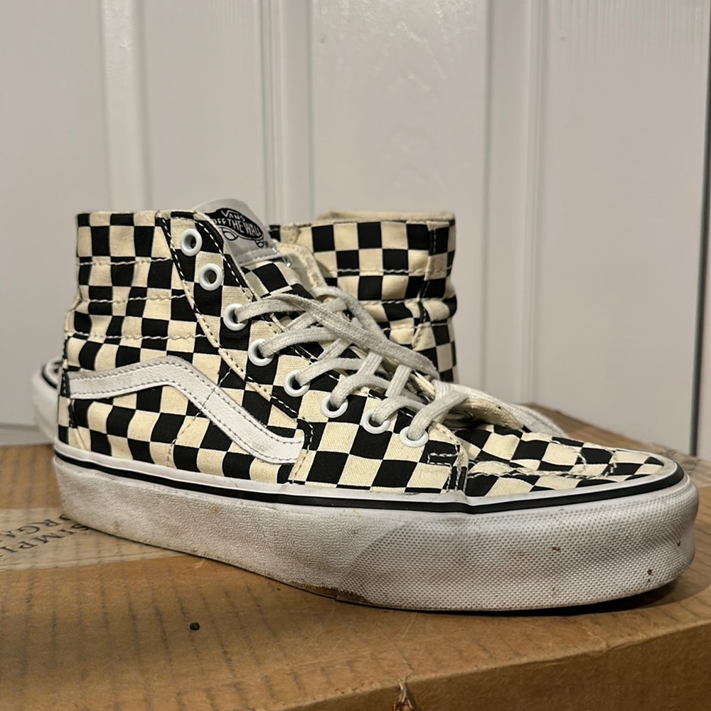 Gently used Vans - U.S. Mens size 7, Women’s size 8.5.
